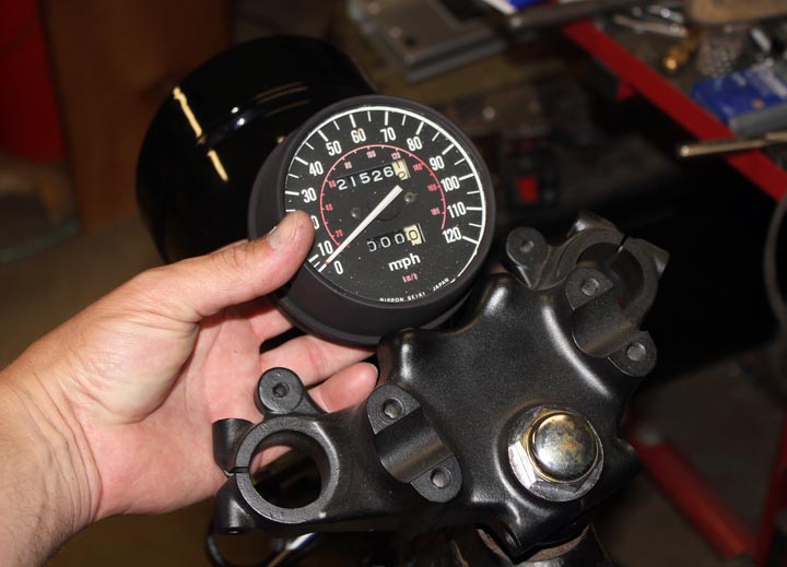 Speedometer mounting on a CX500 Cafe Racer
